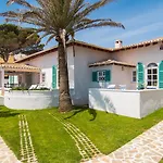 The Sea Club Hotel