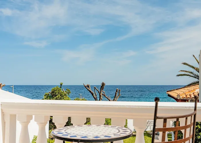 Отель The Sea Club