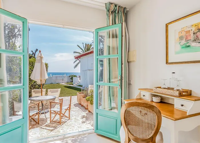 Отель The Sea Club