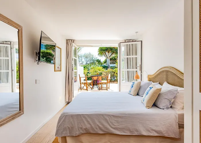 The Sea Club Готель