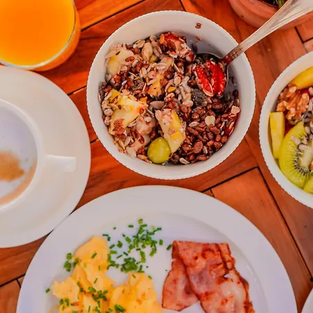 Alojamento de Acomodação e Pequeno-almoço The Sea Club 3*