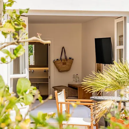 The Sea Club Bed and Breakfast 3*