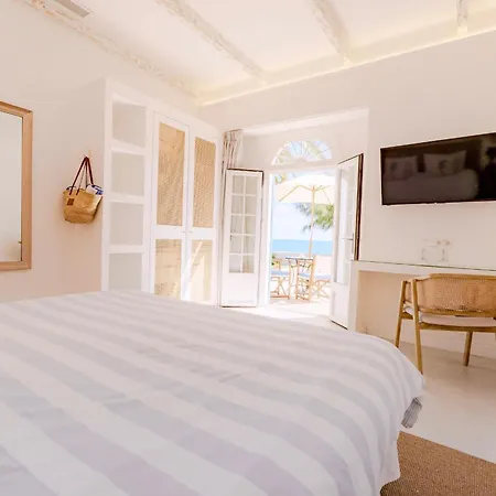 The Sea Club 4* 칼라 라트자다