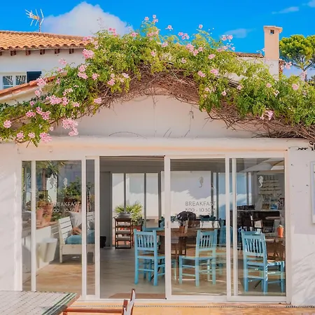 The Sea Club 칼라 라트자다