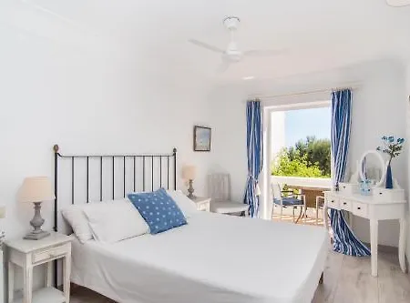 The Sea Club Bed & Breakfast 3*